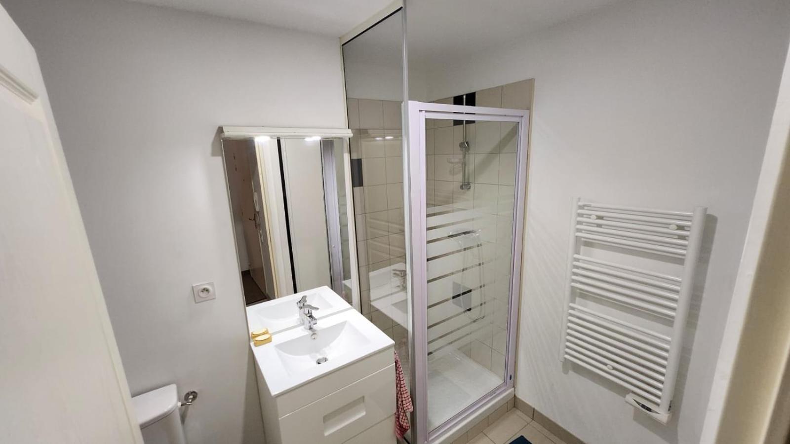 Charmant Appart Studio 30M2 Avec Terrasse 10M2 Vieux Port - Panier - Host Elite Marseille Luaran gambar